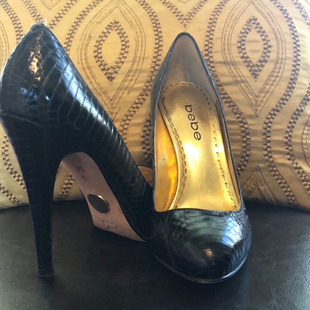 BEBE sz5 pumps moc croc embossed style leather